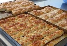 Закуските в училищните лавки скочиха с 40 на стоБаничката удари