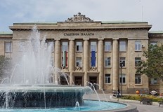 Пред ХІ Г клас от Математическа гимназия Баба Тонка Русе съдия Антоанета