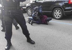 Полицията в Бургас задържа 38 годишен мъж забил кирки в два