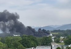 На кадри в социалните мрежи се виждат гъсти облаци черен