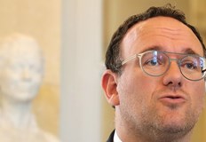 Дамиен Абад новоназначеният френски министър за солидарността автономията и хората