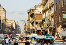 Сред тях са автомобили мобилни телефони домакински уреди и козметикаПакистан забранява