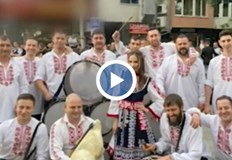 Абитуриентката се превърна в истински хит в социалната мрежаТя се