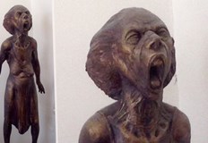 С подобна статуйка всъщност украинските майки получават юмрук в зъбитеКогато