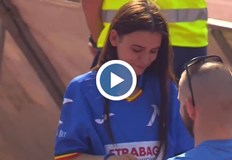 Мъжът падна на колене пред препълнения Национален стадион Васил Левски