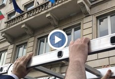 Напрежение пред Столичната общинаПредставители и симпатизанти на партия Възраждане с