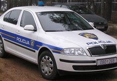 Стотици привърженици на хърватския първодивизионен футболен отбор Хайдук Сплит влязоха