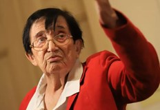 От 2023 година битовите абонати трябва да купуват ток на