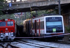 Двама от пасажерите са в сериозно състояниеМашинист на влак движещ