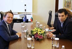 Министър председателят Кирил Петков проведе работна среща с европейския комисар по