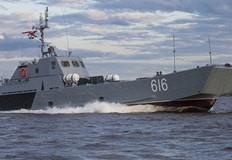 Десантният кораб е ударен от боен дрон и две ракетни системи земя въздух