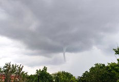 Към този момент 14 00 часа над Източна и Южна България