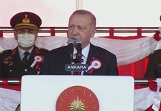 Той е раздразнен от десетките откази на двете държави да