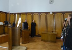 Ученици от ІХ Х и ХІ клас на СУЕЕ Св