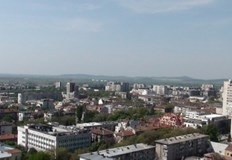 През януари 2022 г средната брутна месечна работна заплата е била в