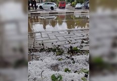 Силна буря удари град Симитли този следобедСилен вятър градушка и