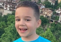 За разлика от останалите деца Александър няма интерес към смартфоните