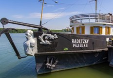 На днешния ден през 1966 г възстановеното копие на парахода