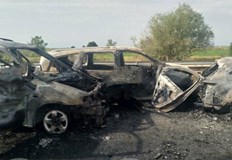Четири автомобила се удариха а три от тях се запалиха