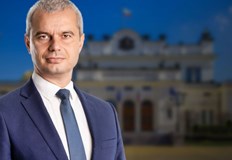 Най мощното оръжие за това е апатията постигана чрез внушението че