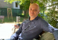 Според хирурга тенденцията за увеличаващия се брой пластични и естетични