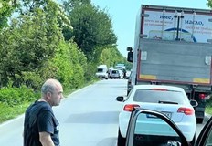 Катастрофа затруднява движението в двете посоки по пътя Русе