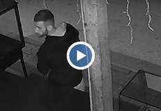 Кутията с дарения за детето е била доста пълнаПолицията издирва