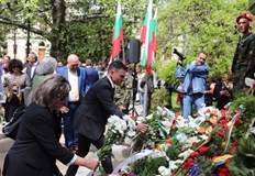 Областният управител Анатоли Станев изрази благодарност и почит към всички войници