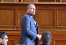 А държавата в огромен картелПрекратяване на удължените от предното управление