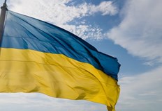 Полицията в Берлин иззе голямо украинско знаме изложено от демонстранти
