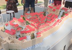 Уникален макет на средновековния град крепост Червен беше изложен на централния