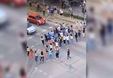 В инициативата им помогнаха от клуба по български хора Нашенци По нетрадиционен начин