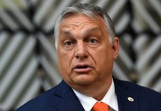 Това съобщи премиерът Виктор ОрбанУнгария ще задължи банки телекомуникационни компании