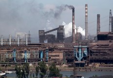 Всички цивилни вече са евакуирани от обсадения металургичен комбинат Азовстал