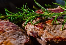 Няма човек като изключим вегетарианците и веганите чиято уста да