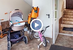 Кражба на детска количка като във филм На записи от охранителни
