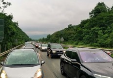 Километрична опашка от коли се е образувала на автомагистрала Хемус Тапата