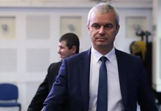 Костадин Костадинов Парламентът гласува едно престъпно решениеДепутатите от Възраждане обявиха гражданско