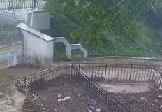 Нерегламентирани отпадъци запушили отводнителен каналНерегламентирани отпадъци са причината за наводнението