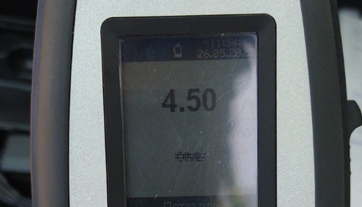 Освен, че бил мъртво пиян, мъжът бил и дрогиран. Задържан е за срок от 24 часа