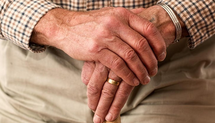 Благодарение на екип от 30 специалисти, ръцете на Галахър са успешно заменени с ръце от трупен донор след 12-часова операция през декември 2021 г.