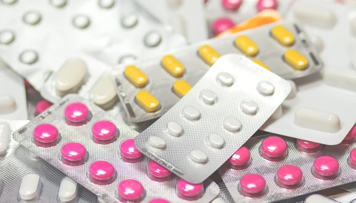 Според Закона за лекарствените продукти в хуманната медицина онлайн аптеките могат да търгуват само с лекарства, за които не е необходимо лекарско предписание