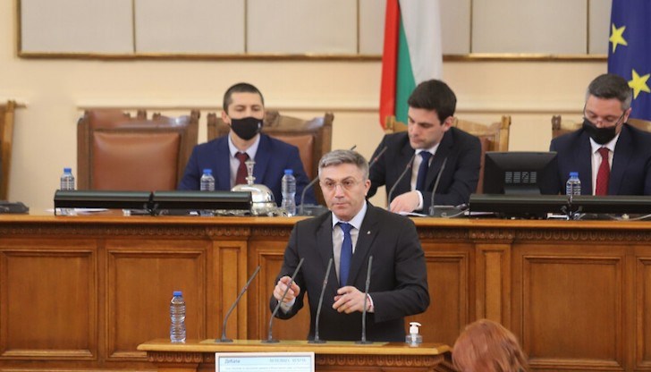 "Мерки за борба с кризите няма, но има противоконституционни и противозаконни действия от сегашната власт. Впрочем такъв е зародишът на тази власт.", заяви председателят на ДПС "Мерки за борба с кризите няма, но има противоконституционни и противозаконни действия от сегашната власт. Впрочем такъв е зародишът на тази власт.", заяви председателят на ДПС