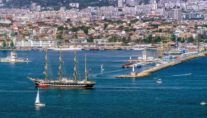 Няма изградена инфраструктура за реекспорт на зърно от Украйна през пристанището във Варна Няма изградена инфраструктура за реекспорт на зърно от Украйна през пристанището във Варна