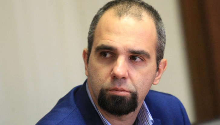 Според политолога решението на парламента за Украйна говори за балансьорските умения на Петков и Василев Според политолога решението на парламента за Украйна говори за балансьорските умения на Петков и Василев