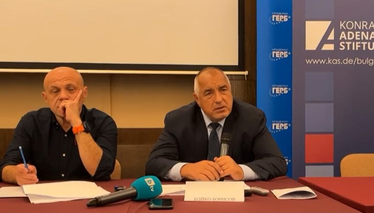 Но уважаемите медии не ходят да снимат, добавя лидерът на ГЕРБ Но уважаемите медии не ходят да снимат, добавя лидерът на ГЕРБ