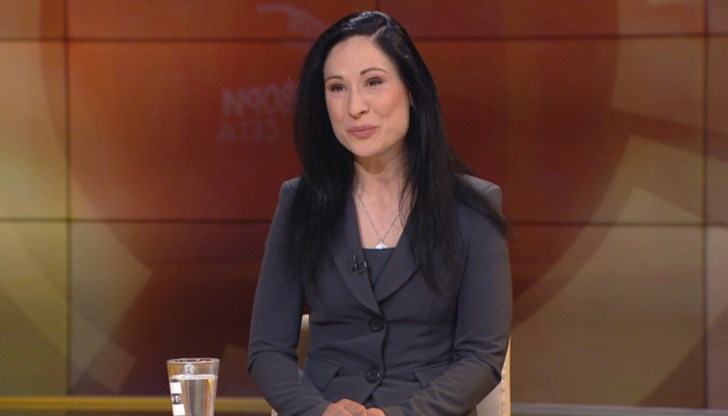 Тя отрече категорично президентът Румен Радев да стои зад политическия проект на Стефан Янев Тя отрече категорично президентът Румен Радев да стои зад политическия проект на Стефан Янев