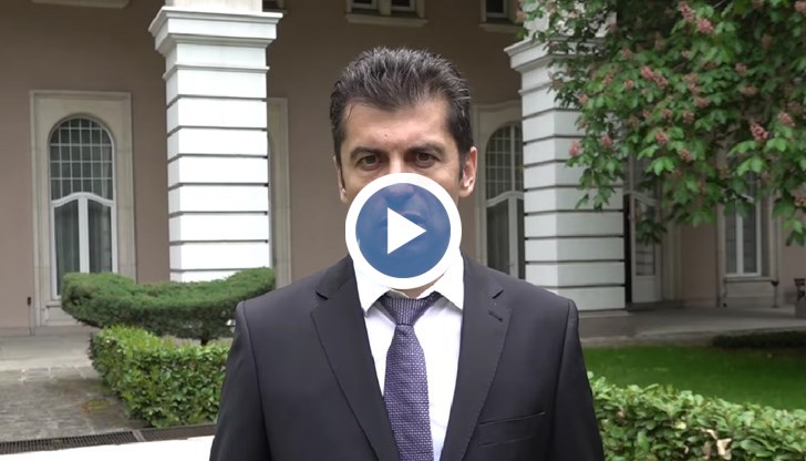 "Въпреки трудностите, българските герои, опълченци и апостоли, българската армия и духовенство, както и нашите граждани никога не са се примирявали с несправедливостта, не са стояли безучастни", заяви Кирил Петков