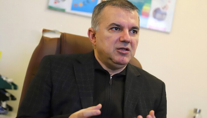 "Забранява се на търговеца да публикува фалшиви отзиви или манипулирани", обясни Богомил Николов