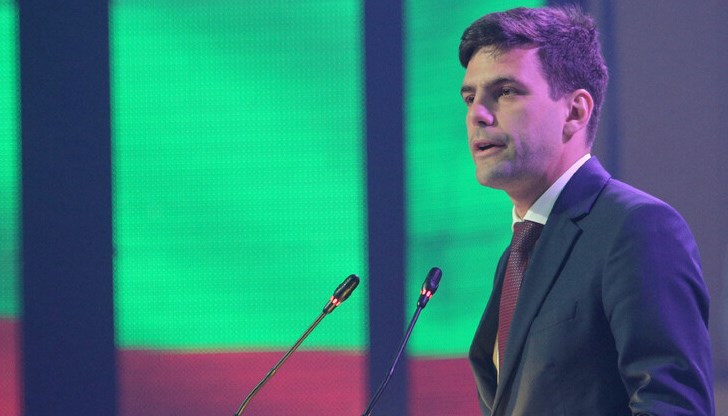 Попитан дали има притеснение, че някоя от формациите може да напусне коалицията, Минчев отговори, че няма таковa